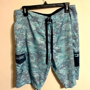 Men’s used Pelagic Ambush shorts size 32